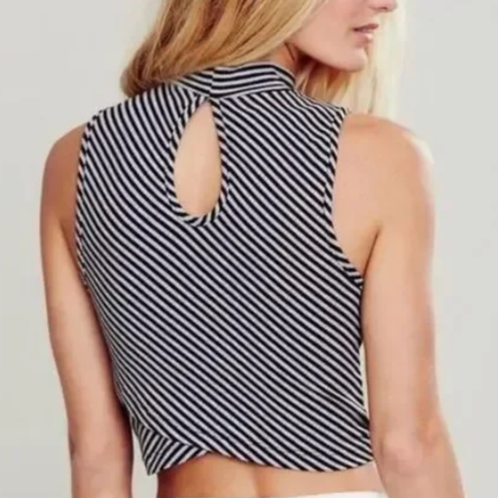 NWOT Free People Black/White Striped Tabby Cat Mock Neck Crop Sz L-Free leggings - Picture 2 of 10